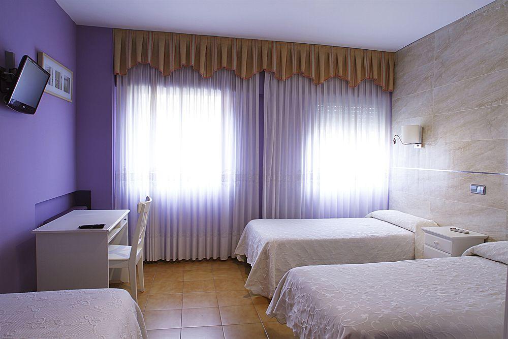 Hostal Los Angeles Madrid Exterior photo