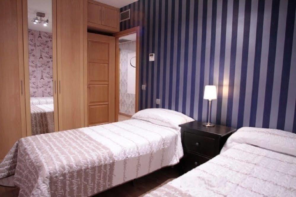 Hostal Los Angeles Madrid Exterior photo