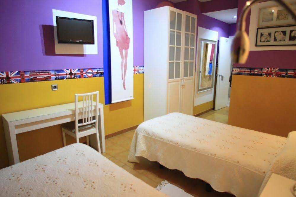 Hostal Los Angeles Madrid Exterior photo